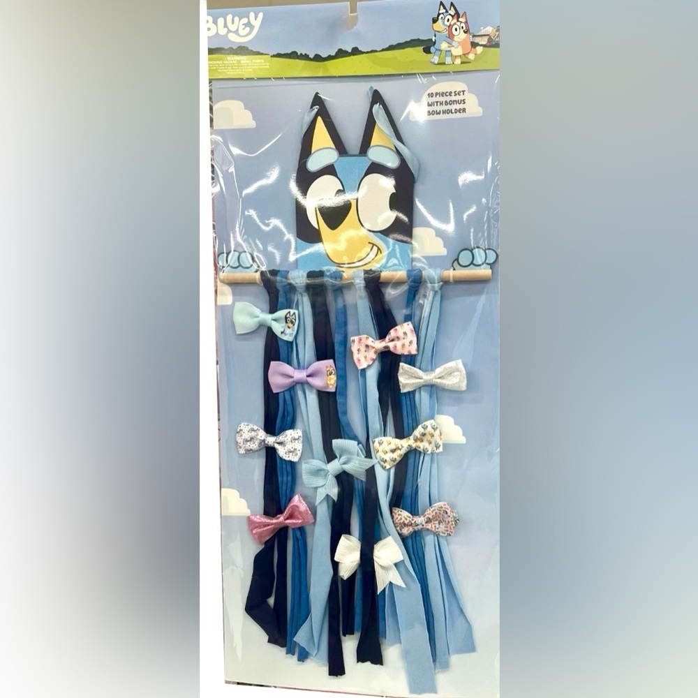 Bluey 10-Piece Hair Bows & Hanging Wall Decor in Lite Blue